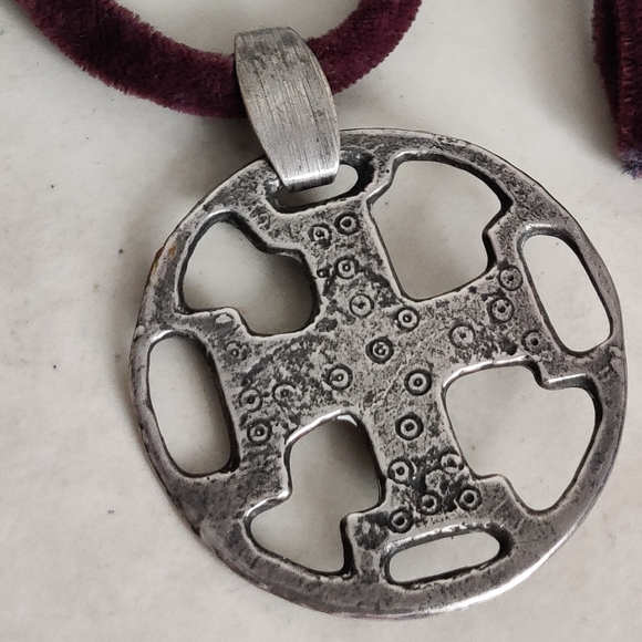 Metropolitan Museum of Art Maltese Cross Pin Pendant - Picture 13 of 15